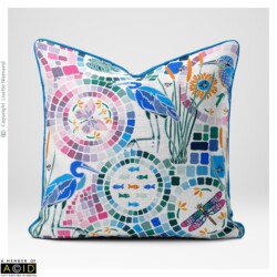 Kaleidoscope Pond Life<br>
Top 3 Finalist – MAAKE (UK) Kaleidoscope Fabric Design Competition<br>
Surface Pattern Design by Lisette Niemand | SassiNiemand Kaleidoscope Pond Life surface pattern design by Lisette Niemand featuring herons, dragonflies and pond motifs arranged in a mosaic inspired layout shown on a cushion.